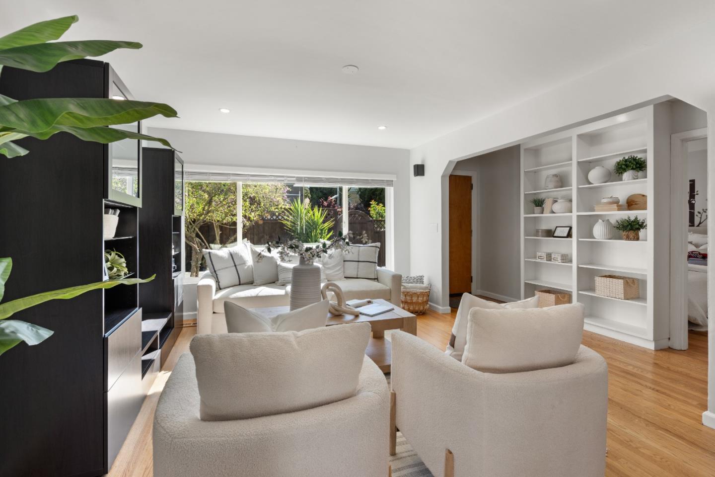 Detail Gallery Image 7 of 43 For 485 San Bruno Ave, Brisbane,  CA 94005 - 2 Beds | 1 Baths