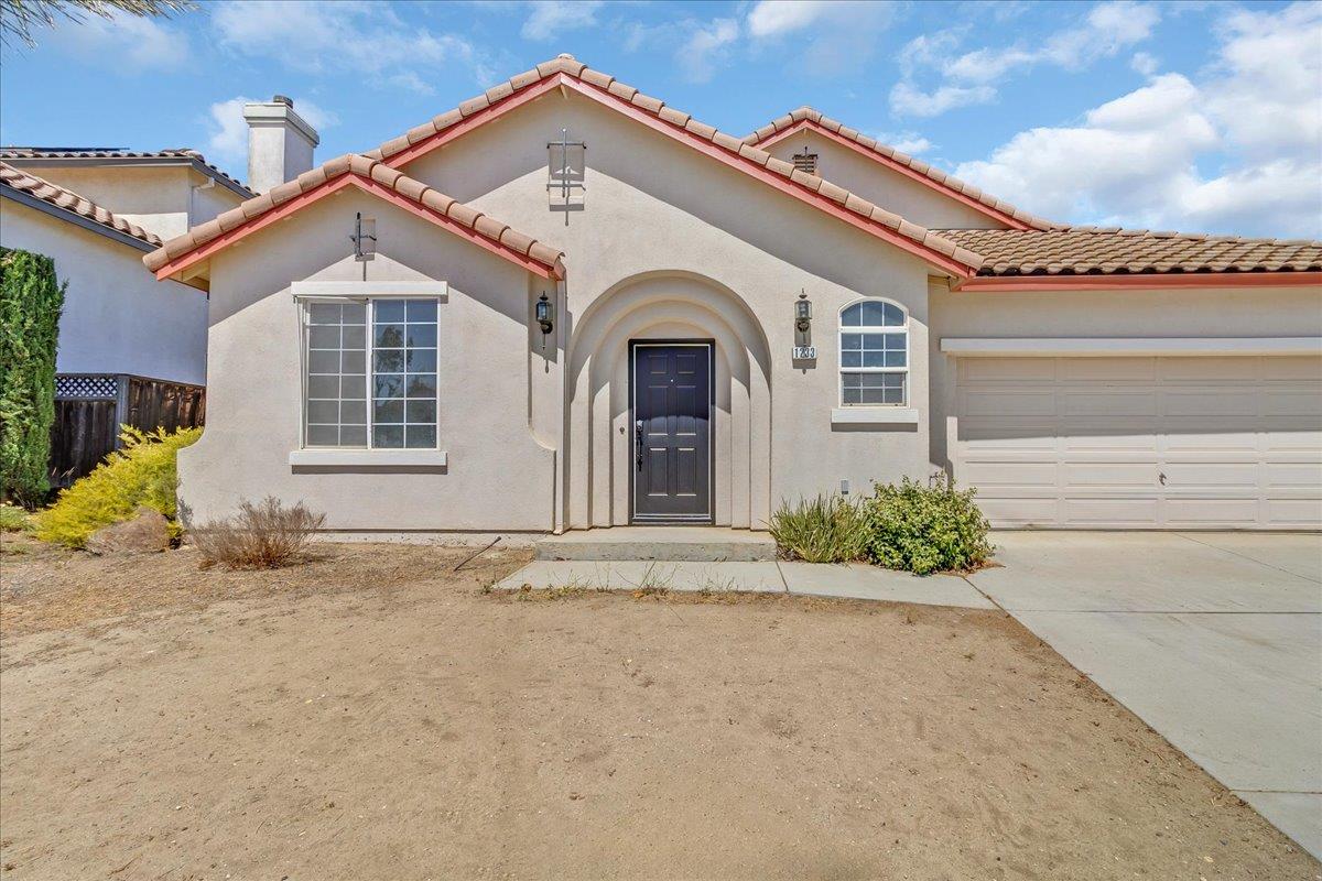 Detail Gallery Image 3 of 37 For 1233 Greenleaf Loop, Greenfield,  CA 93927 - 4 Beds | 3 Baths