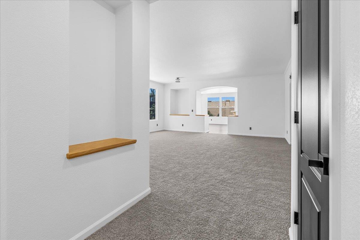 Detail Gallery Image 7 of 37 For 1233 Greenleaf Loop, Greenfield,  CA 93927 - 4 Beds | 3 Baths