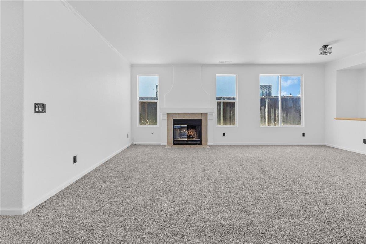 Detail Gallery Image 9 of 37 For 1233 Greenleaf Loop, Greenfield,  CA 93927 - 4 Beds | 3 Baths