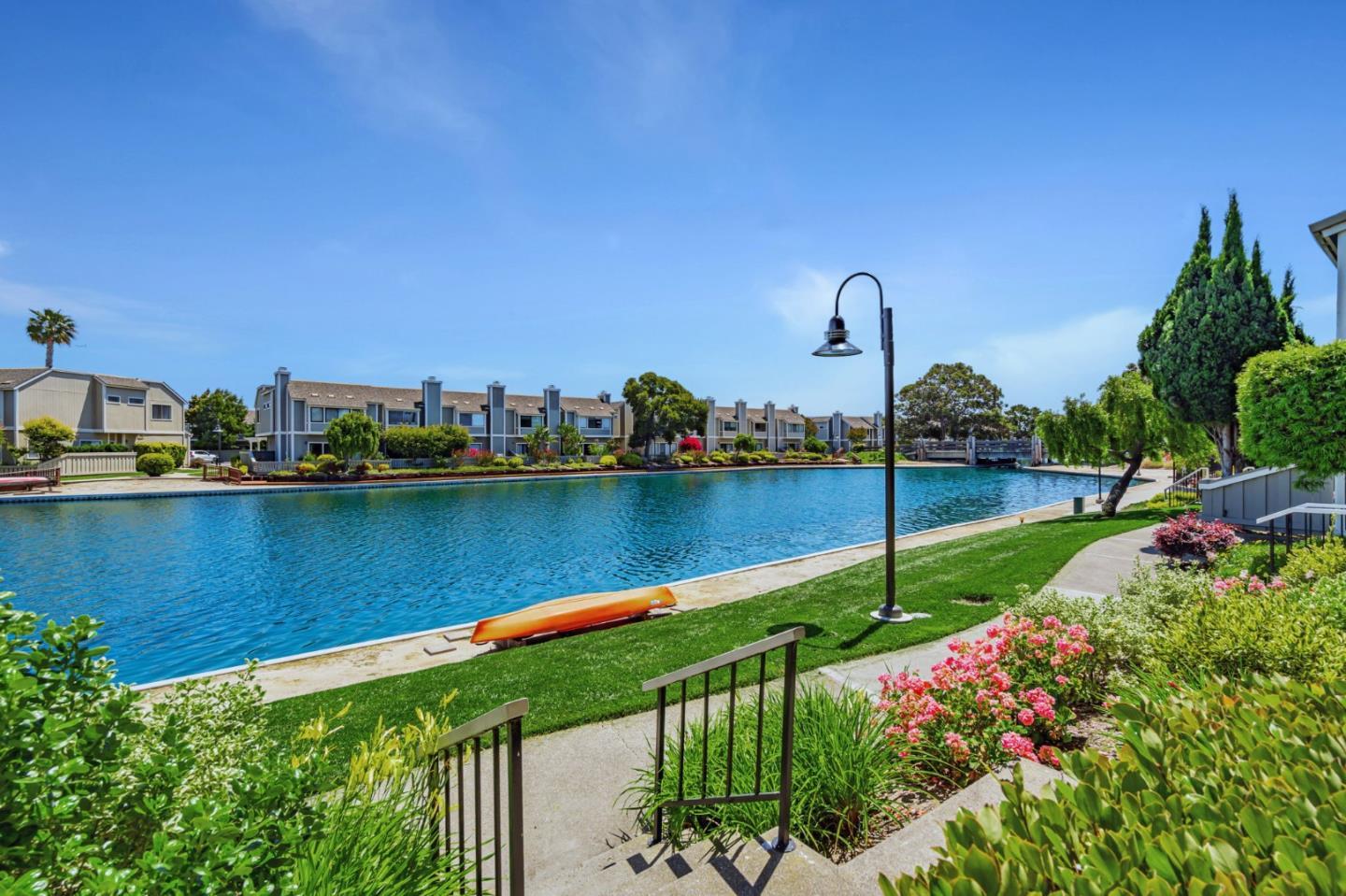 Detail Gallery Image 1 of 31 For 843 Juno Ln, Foster City,  CA 94404 - 2 Beds | 1/1 Baths