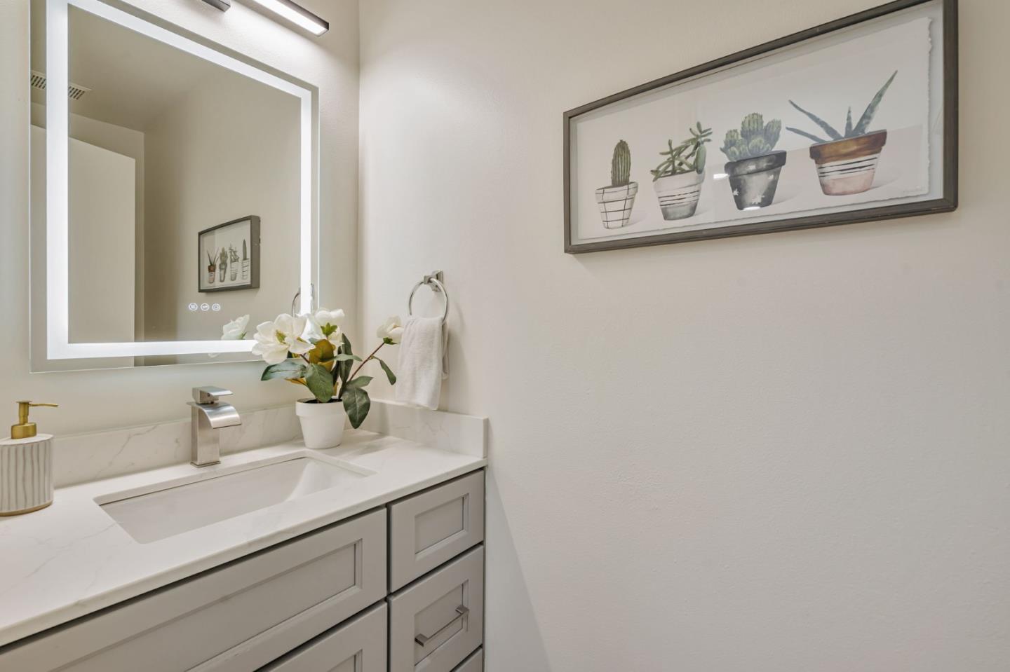 Detail Gallery Image 14 of 31 For 843 Juno Ln, Foster City,  CA 94404 - 2 Beds | 1/1 Baths