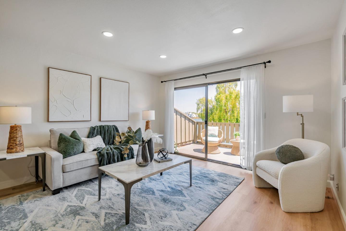 Detail Gallery Image 2 of 31 For 843 Juno Ln, Foster City,  CA 94404 - 2 Beds | 1/1 Baths
