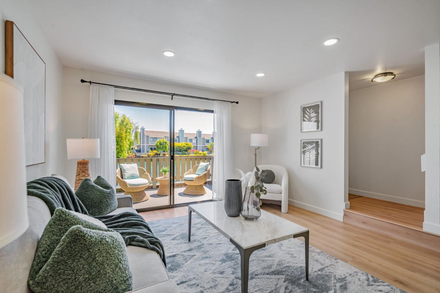 Detail Gallery Image 8 of 31 For 843 Juno Ln, Foster City,  CA 94404 - 2 Beds | 1/1 Baths
