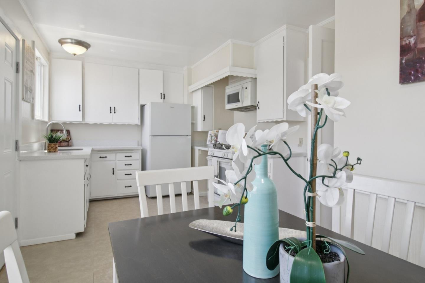 Detail Gallery Image 11 of 26 For 409 Chestnut Ave, San Bruno,  CA 94066 - 2 Beds | 1 Baths