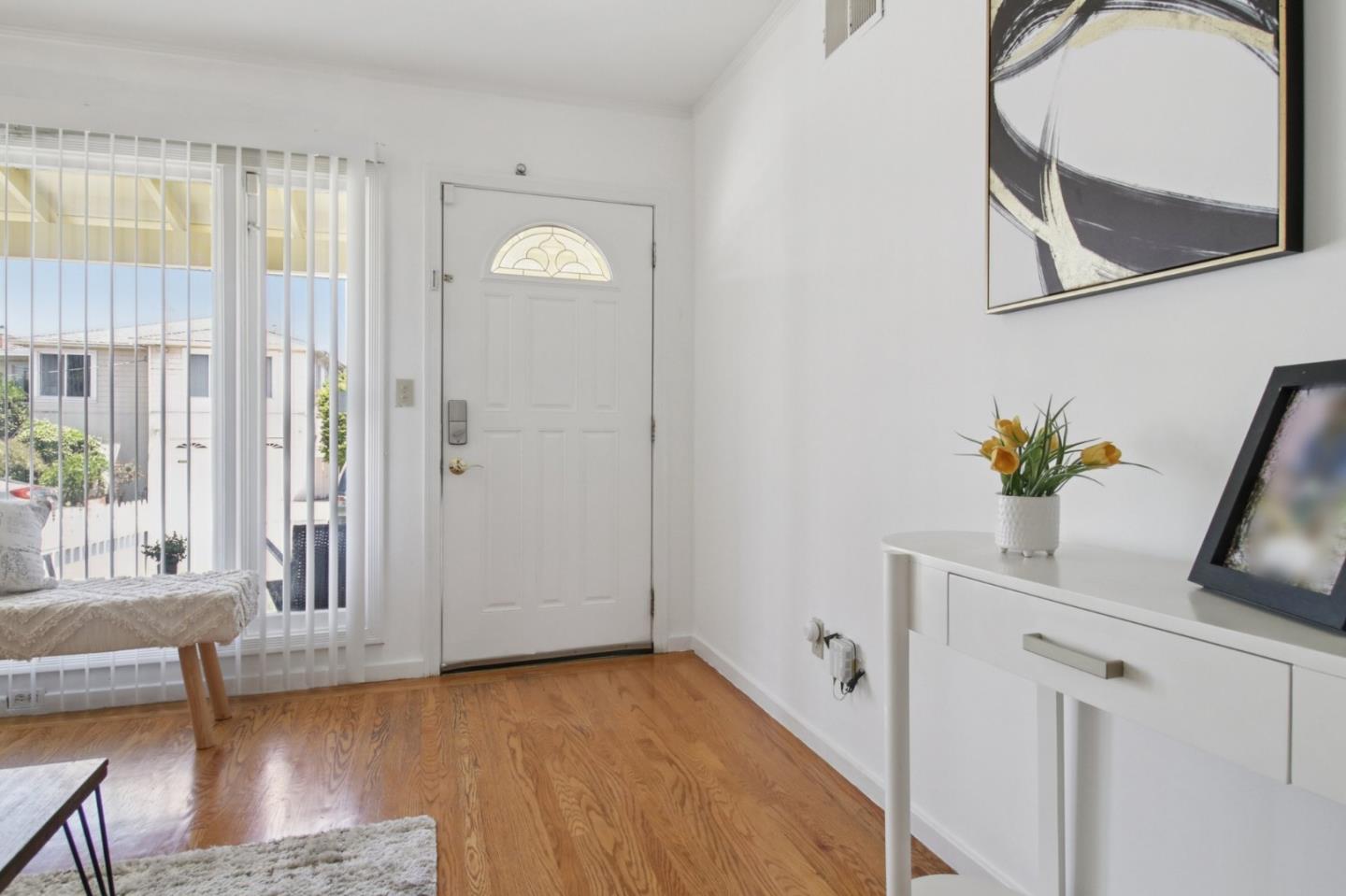 Detail Gallery Image 4 of 26 For 409 Chestnut Ave, San Bruno,  CA 94066 - 2 Beds | 1 Baths
