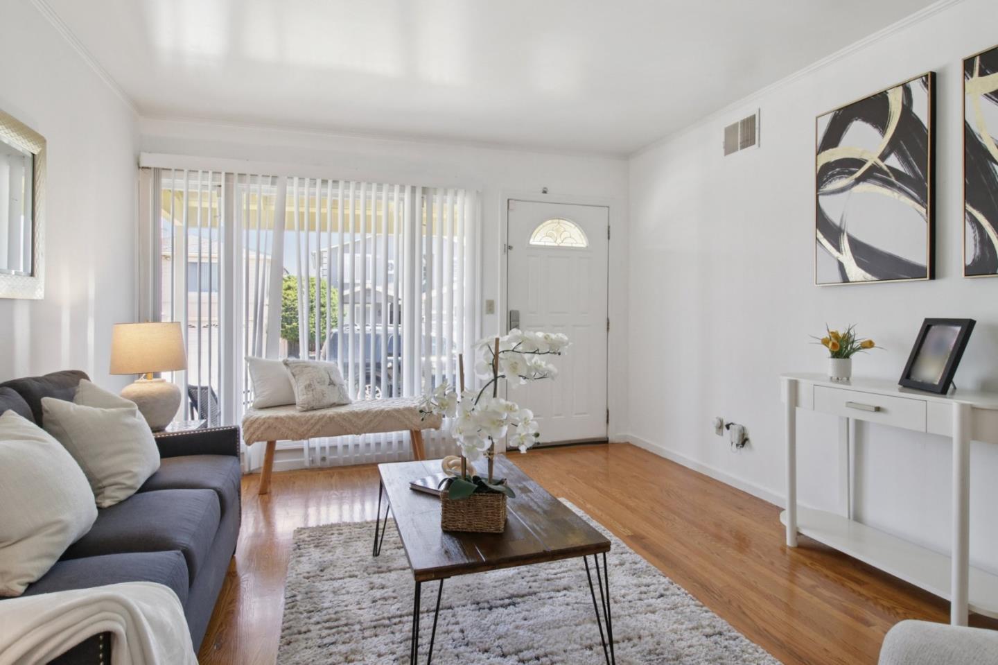Detail Gallery Image 5 of 26 For 409 Chestnut Ave, San Bruno,  CA 94066 - 2 Beds | 1 Baths