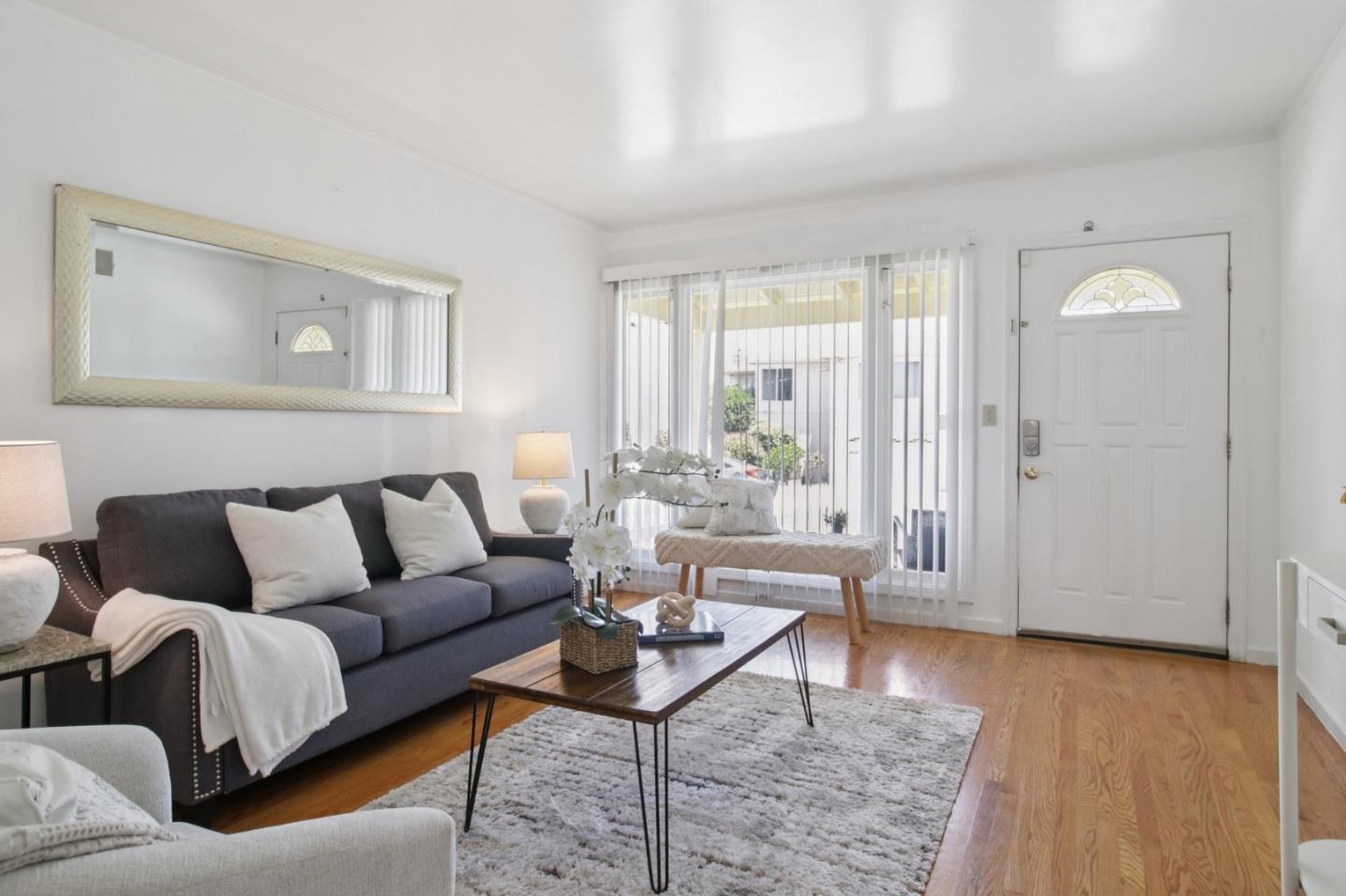 Detail Gallery Image 6 of 26 For 409 Chestnut Ave, San Bruno,  CA 94066 - 2 Beds | 1 Baths
