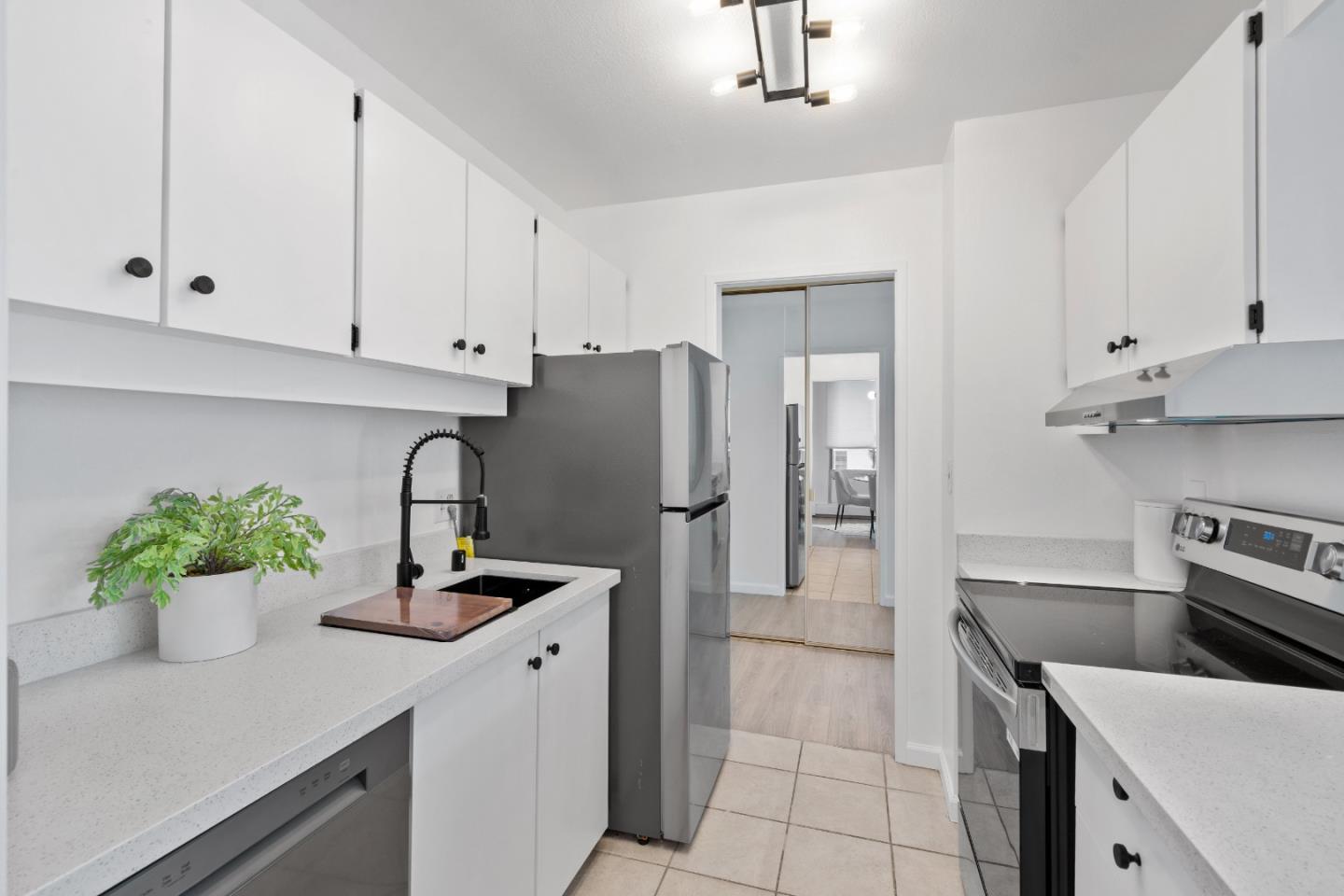 Detail Gallery Image 25 of 82 For 300 Davey Glen Rd #3928,  Belmont,  CA 94002 - 1 Beds | 1 Baths