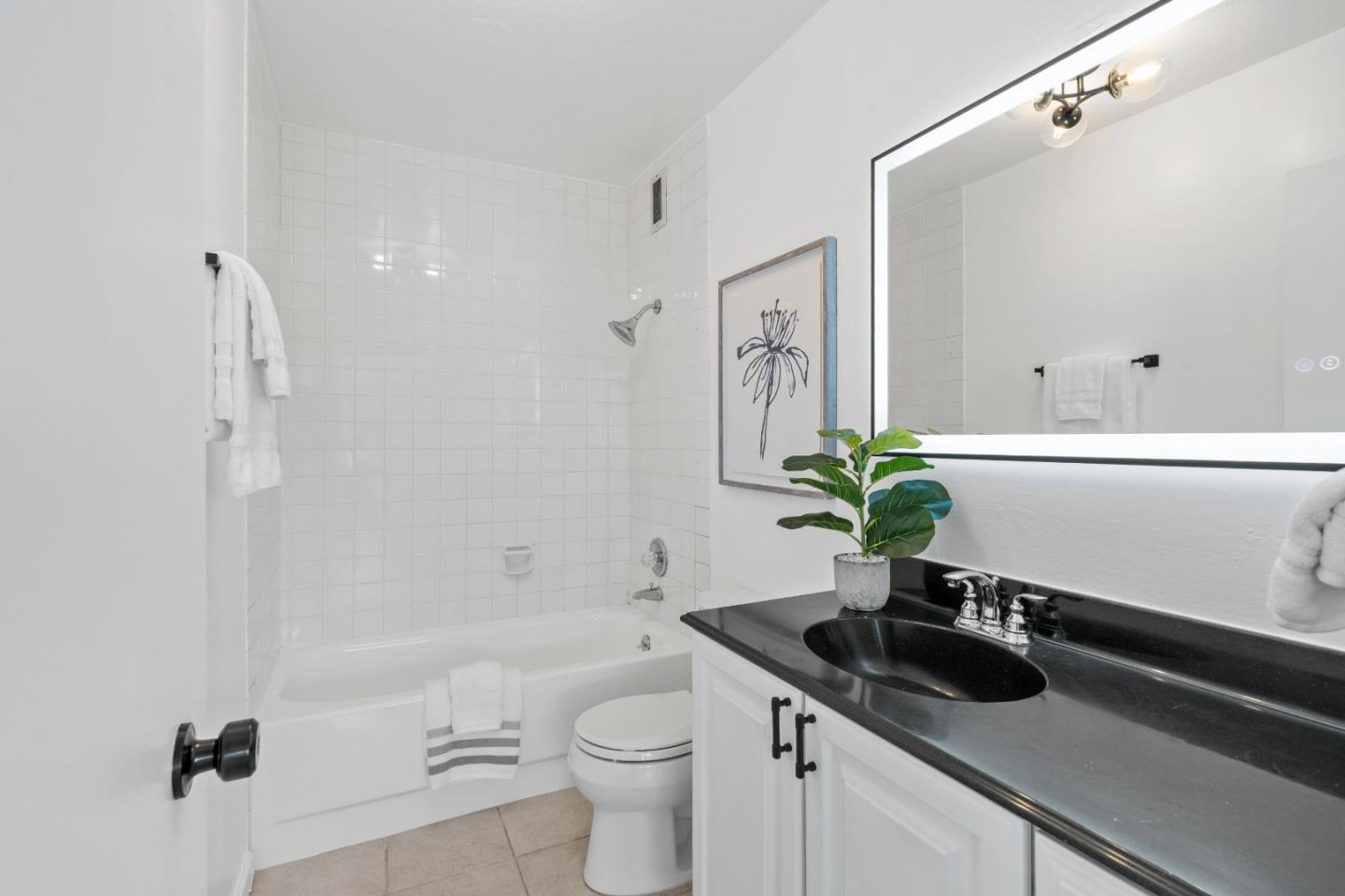 Detail Gallery Image 31 of 82 For 300 Davey Glen Rd #3928,  Belmont,  CA 94002 - 1 Beds | 1 Baths