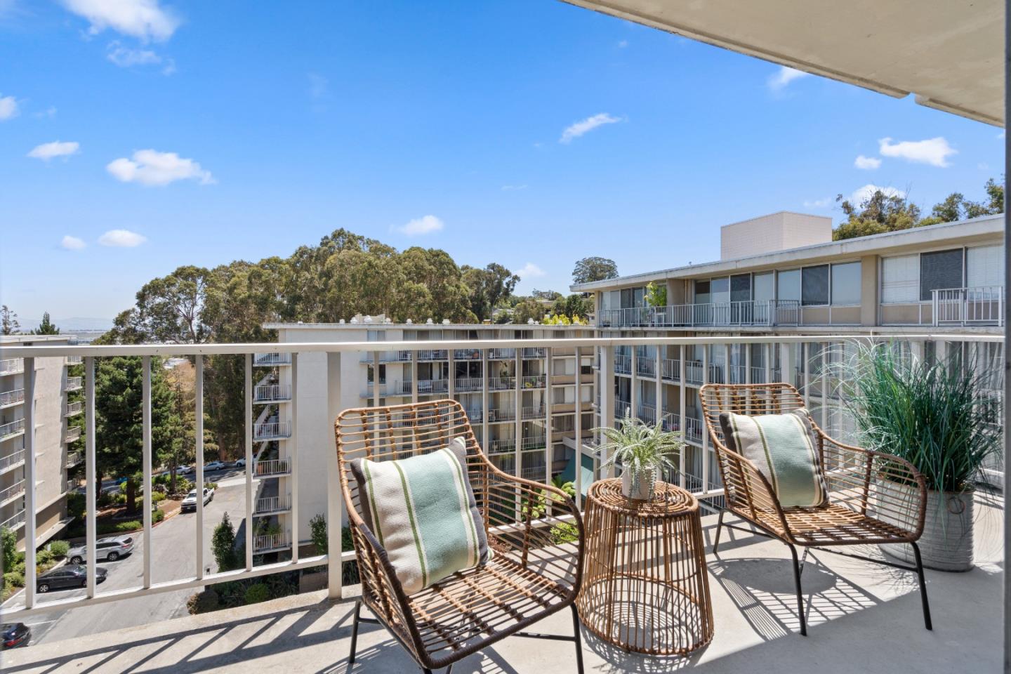Detail Gallery Image 32 of 82 For 300 Davey Glen Rd #3928,  Belmont,  CA 94002 - 1 Beds | 1 Baths