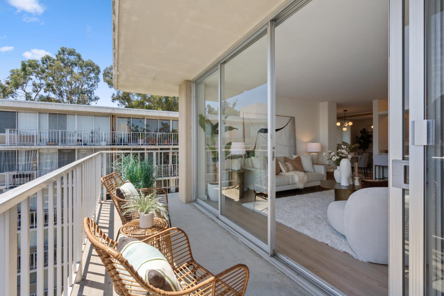 Detail Gallery Image 33 of 82 For 300 Davey Glen Rd #3928,  Belmont,  CA 94002 - 1 Beds | 1 Baths