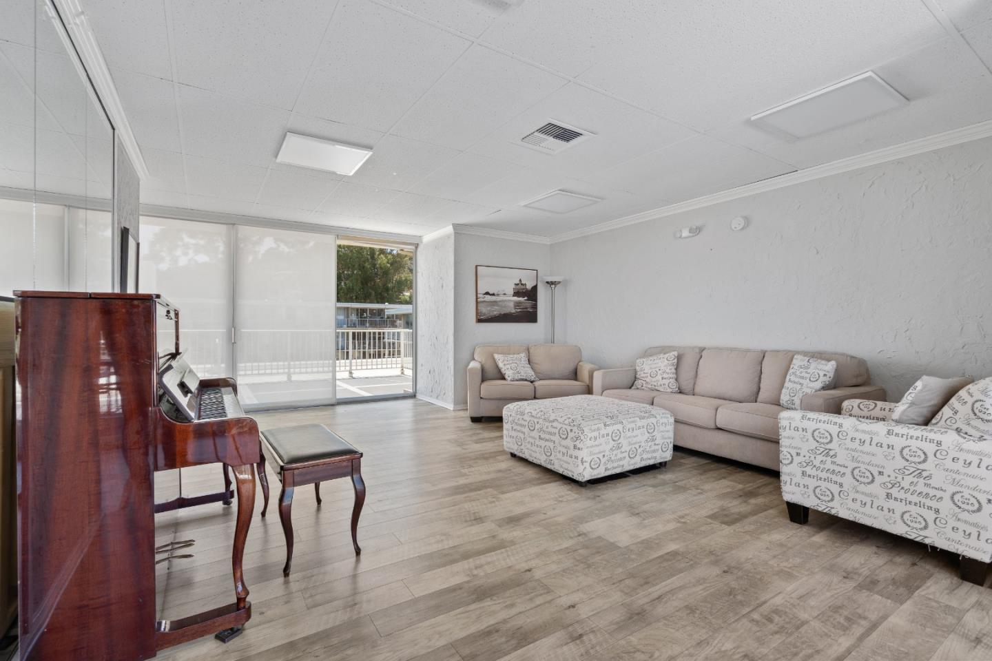 Detail Gallery Image 36 of 82 For 300 Davey Glen Rd #3928,  Belmont,  CA 94002 - 1 Beds | 1 Baths