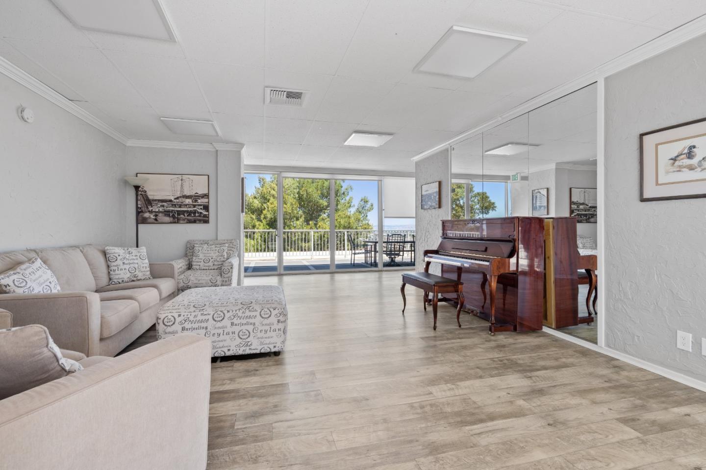 Detail Gallery Image 37 of 82 For 300 Davey Glen Rd #3928,  Belmont,  CA 94002 - 1 Beds | 1 Baths