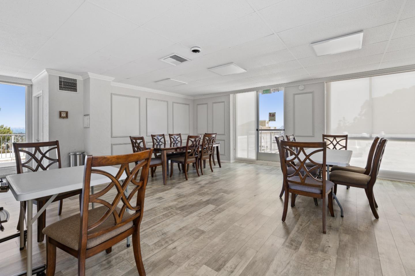 Detail Gallery Image 38 of 82 For 300 Davey Glen Rd #3928,  Belmont,  CA 94002 - 1 Beds | 1 Baths