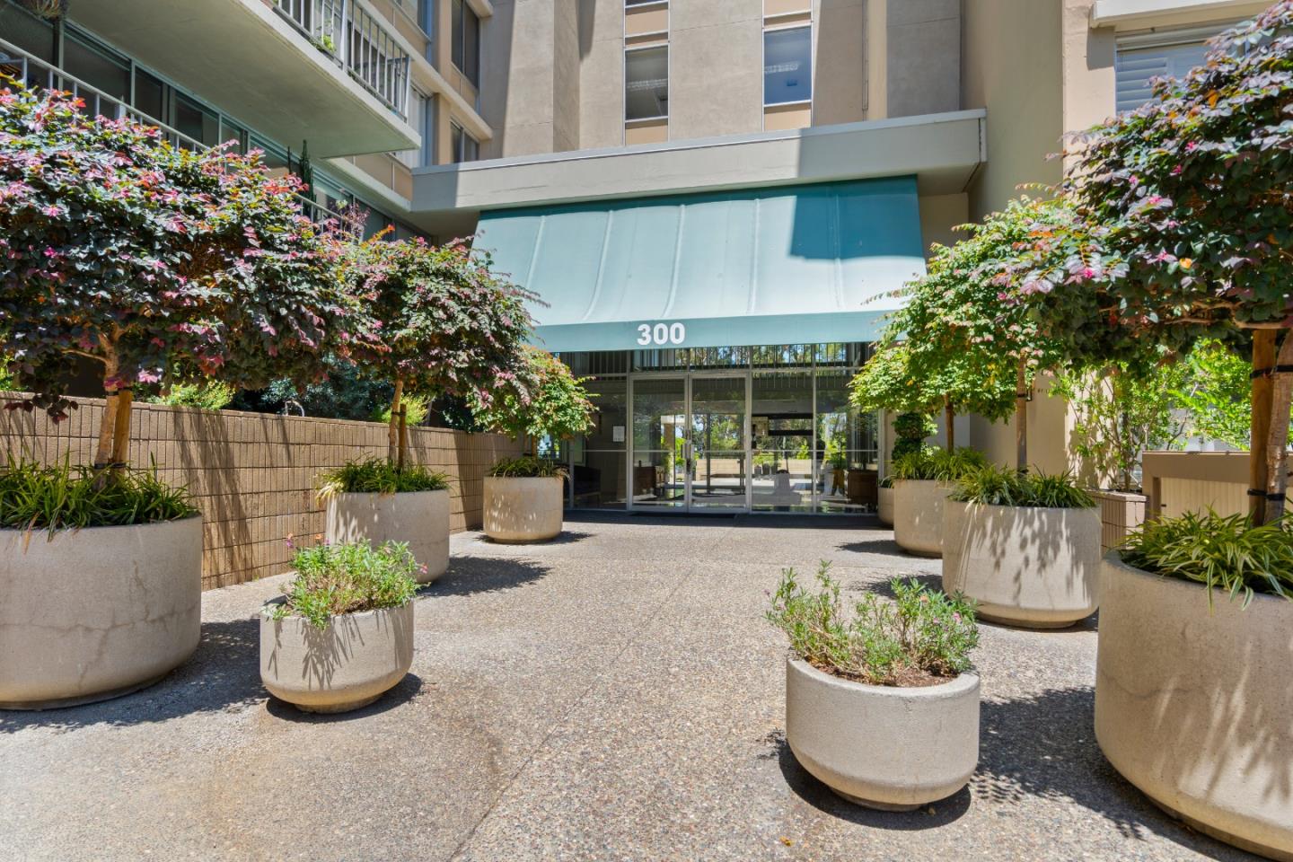 Detail Gallery Image 4 of 82 For 300 Davey Glen Rd #3928,  Belmont,  CA 94002 - 1 Beds | 1 Baths