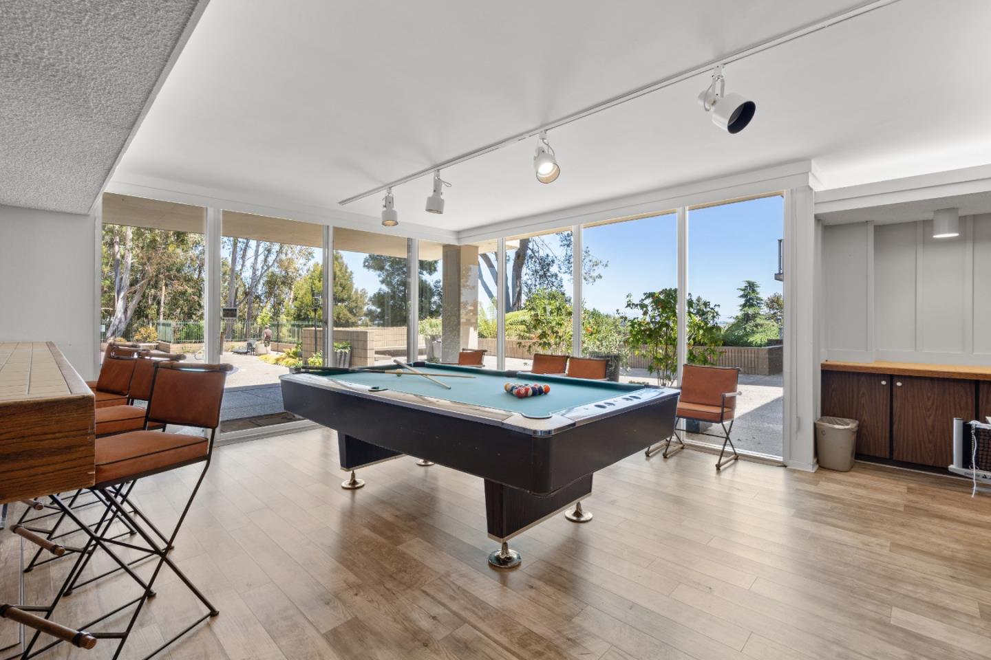 Detail Gallery Image 46 of 82 For 300 Davey Glen Rd #3928,  Belmont,  CA 94002 - 1 Beds | 1 Baths