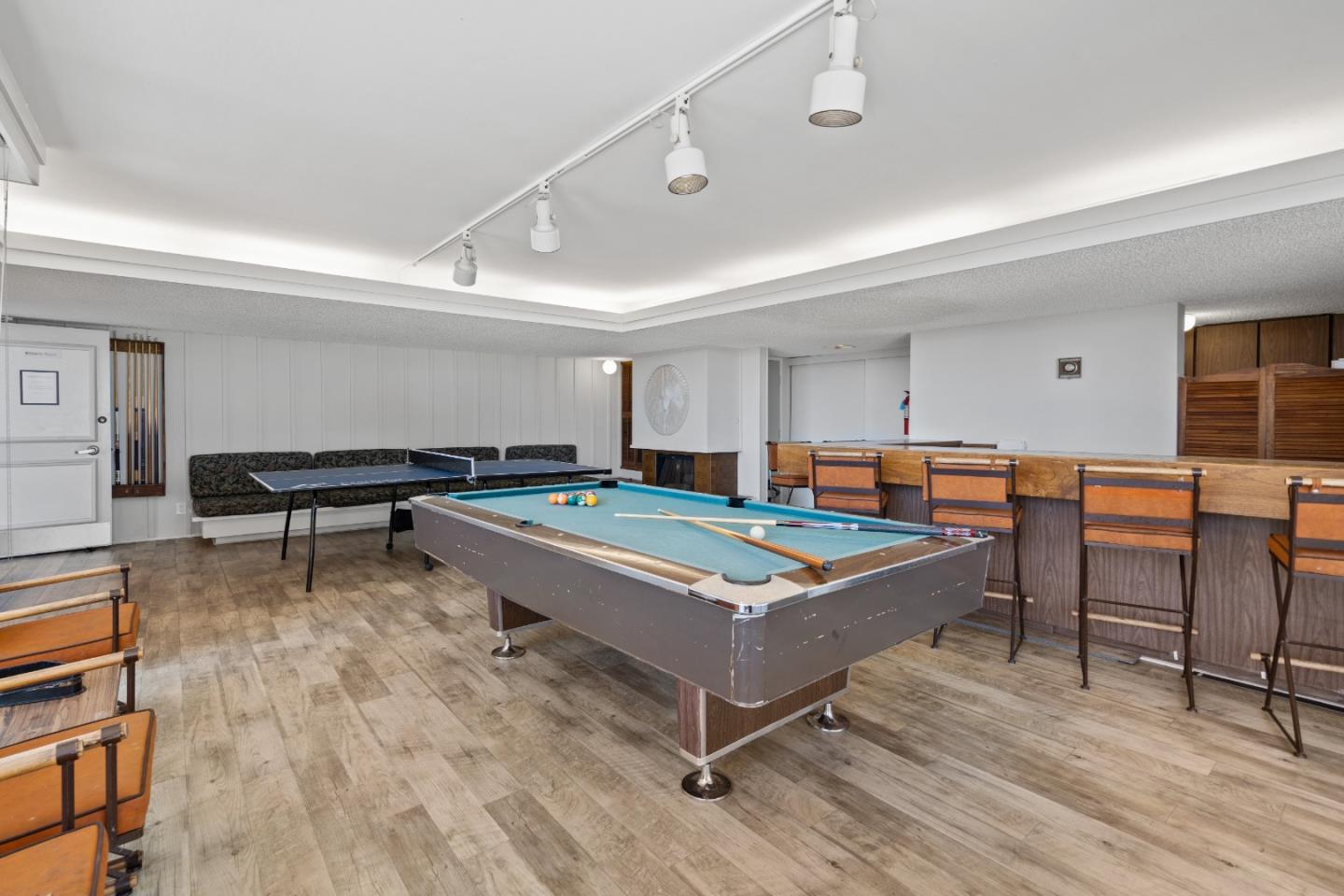 Detail Gallery Image 48 of 82 For 300 Davey Glen Rd #3928,  Belmont,  CA 94002 - 1 Beds | 1 Baths