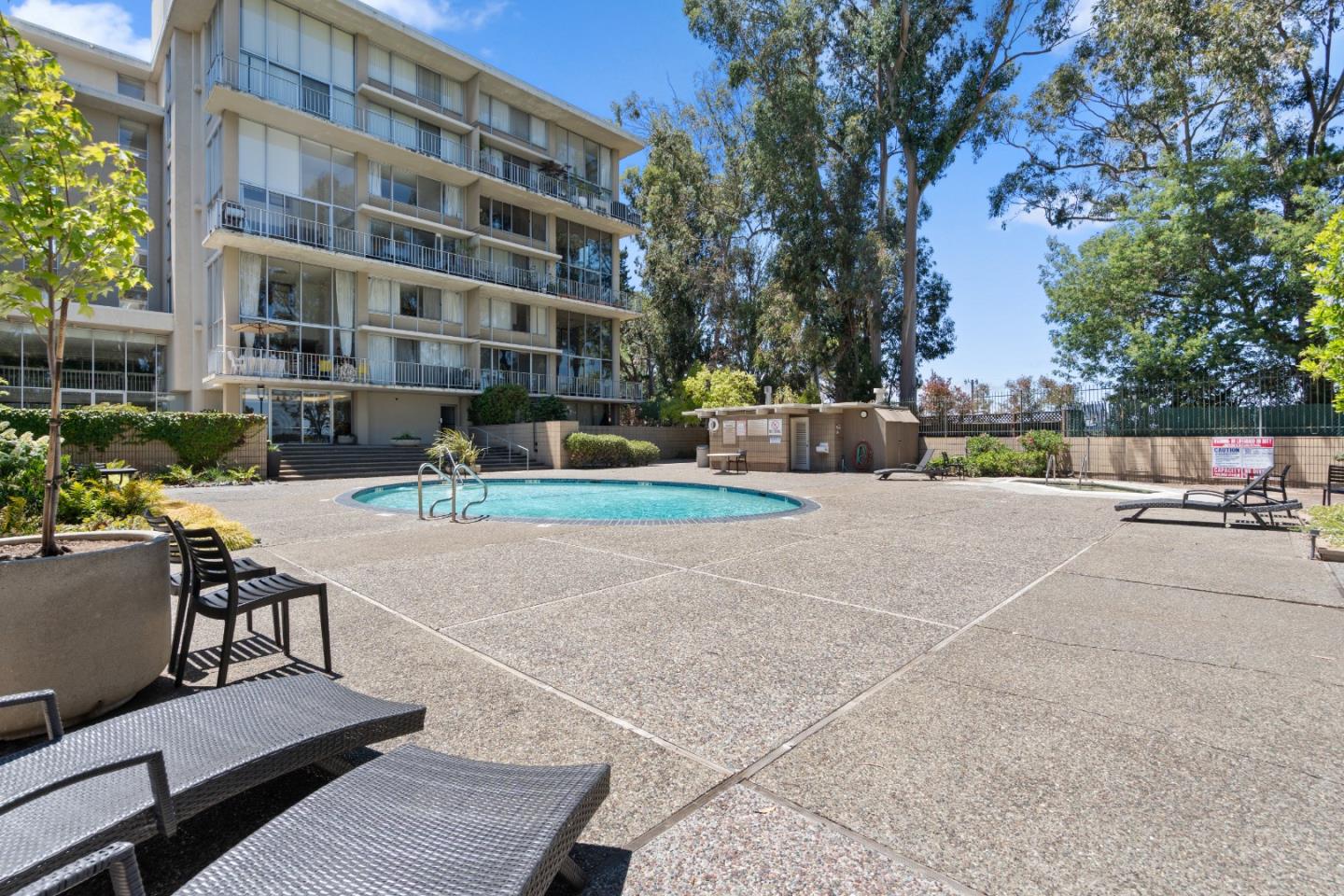Detail Gallery Image 53 of 82 For 300 Davey Glen Rd #3928,  Belmont,  CA 94002 - 1 Beds | 1 Baths