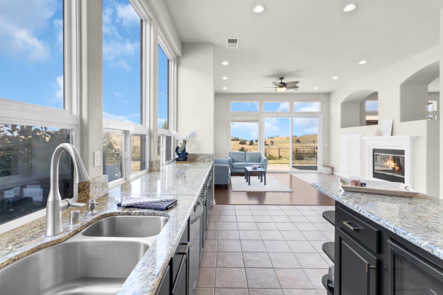 Detail Gallery Image 11 of 44 For 820 via Vaquero Norte, San Juan Bautista,  CA 95045 - 4 Beds | 3 Baths