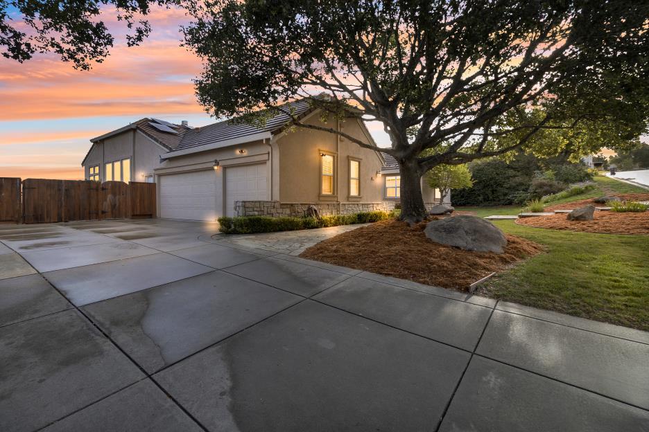 Detail Gallery Image 2 of 44 For 820 via Vaquero Norte, San Juan Bautista,  CA 95045 - 4 Beds | 3 Baths