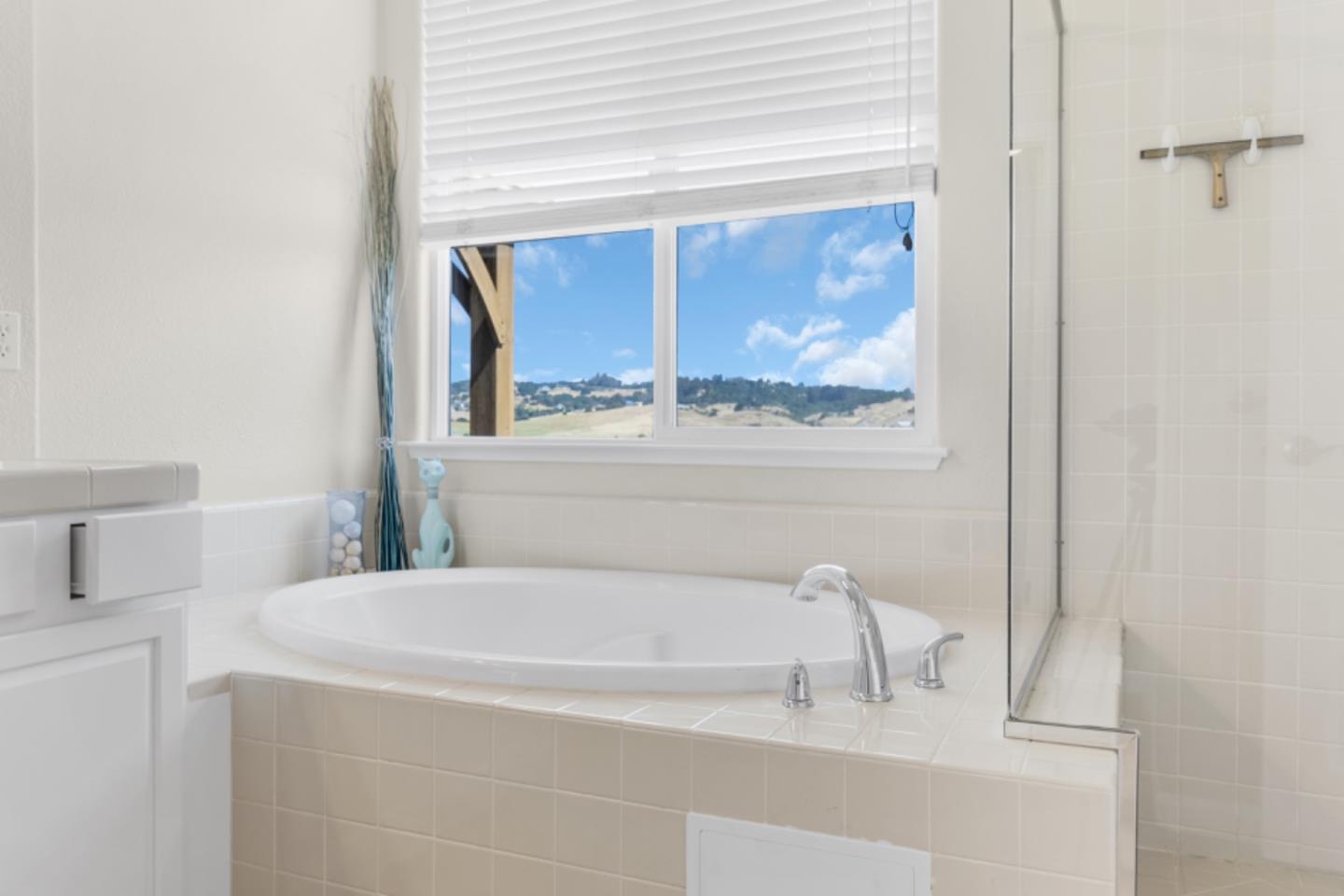 Detail Gallery Image 24 of 44 For 820 via Vaquero Norte, San Juan Bautista,  CA 95045 - 4 Beds | 3 Baths