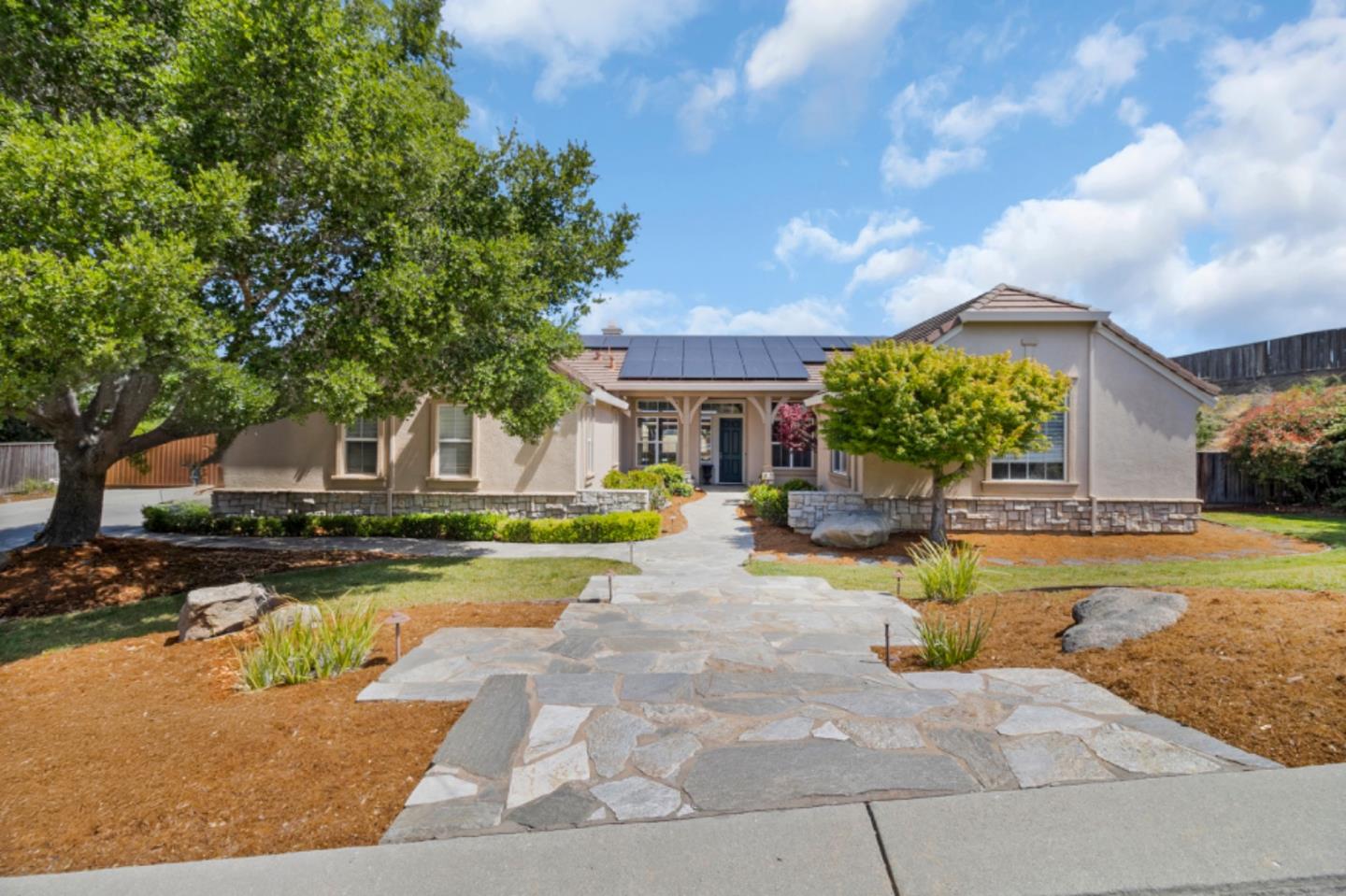Detail Gallery Image 3 of 44 For 820 via Vaquero Norte, San Juan Bautista,  CA 95045 - 4 Beds | 3 Baths