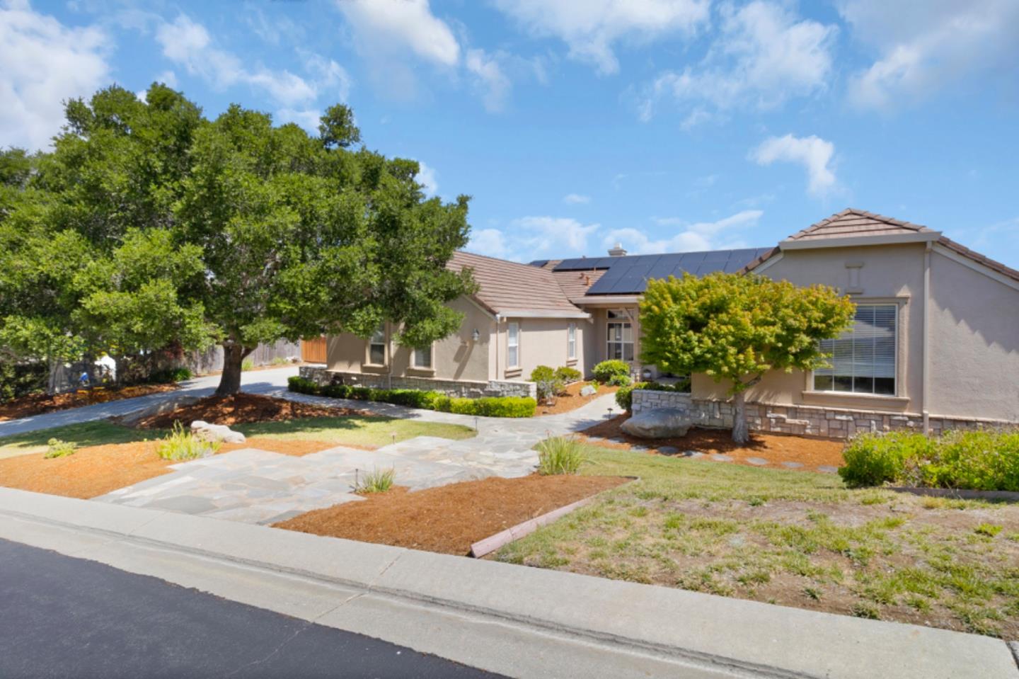 Detail Gallery Image 4 of 44 For 820 via Vaquero Norte, San Juan Bautista,  CA 95045 - 4 Beds | 3 Baths