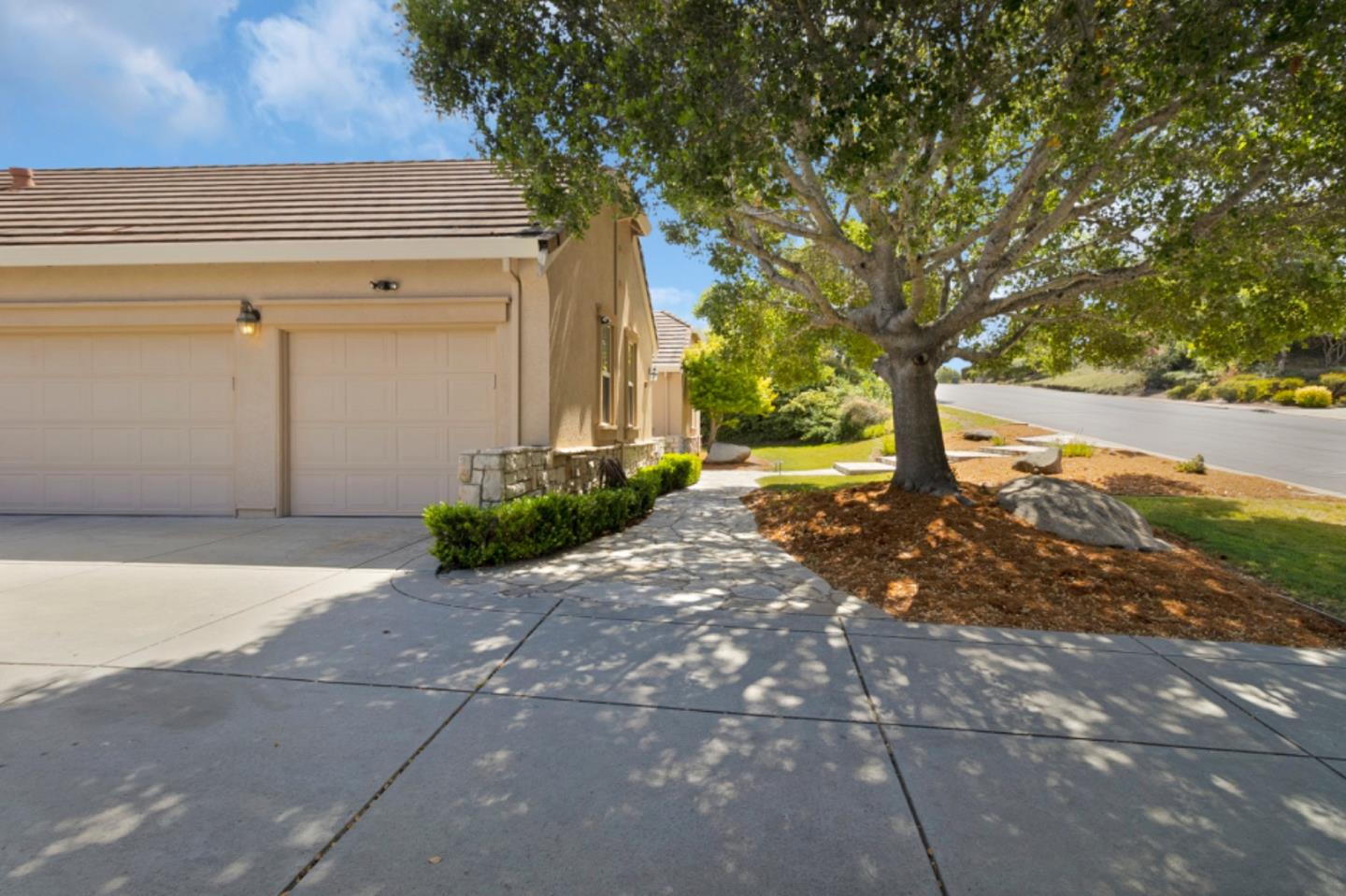Detail Gallery Image 5 of 44 For 820 via Vaquero Norte, San Juan Bautista,  CA 95045 - 4 Beds | 3 Baths