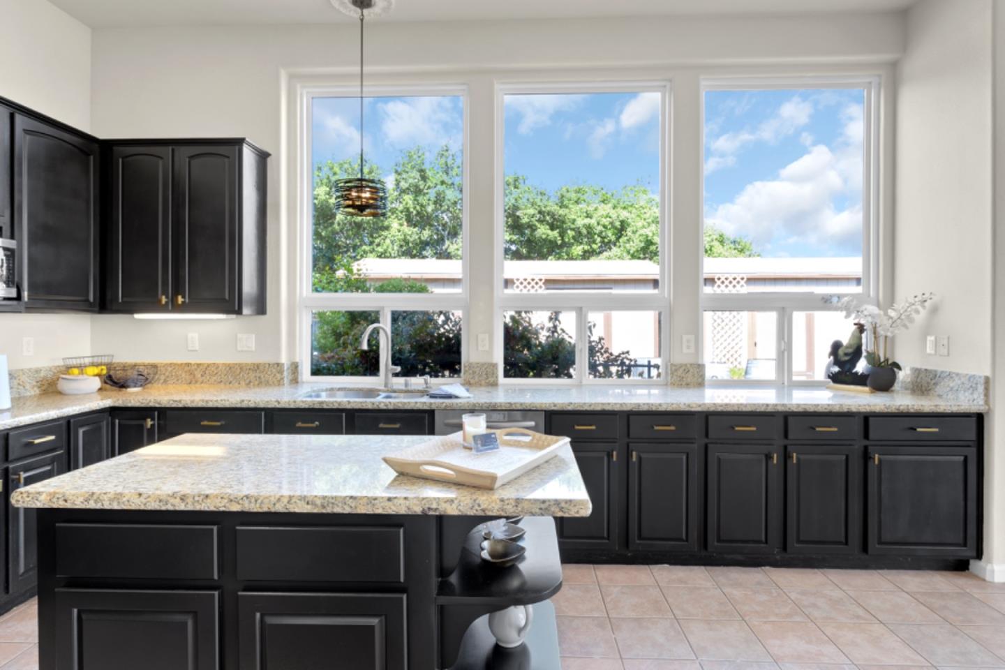 Detail Gallery Image 9 of 44 For 820 via Vaquero Norte, San Juan Bautista,  CA 95045 - 4 Beds | 3 Baths