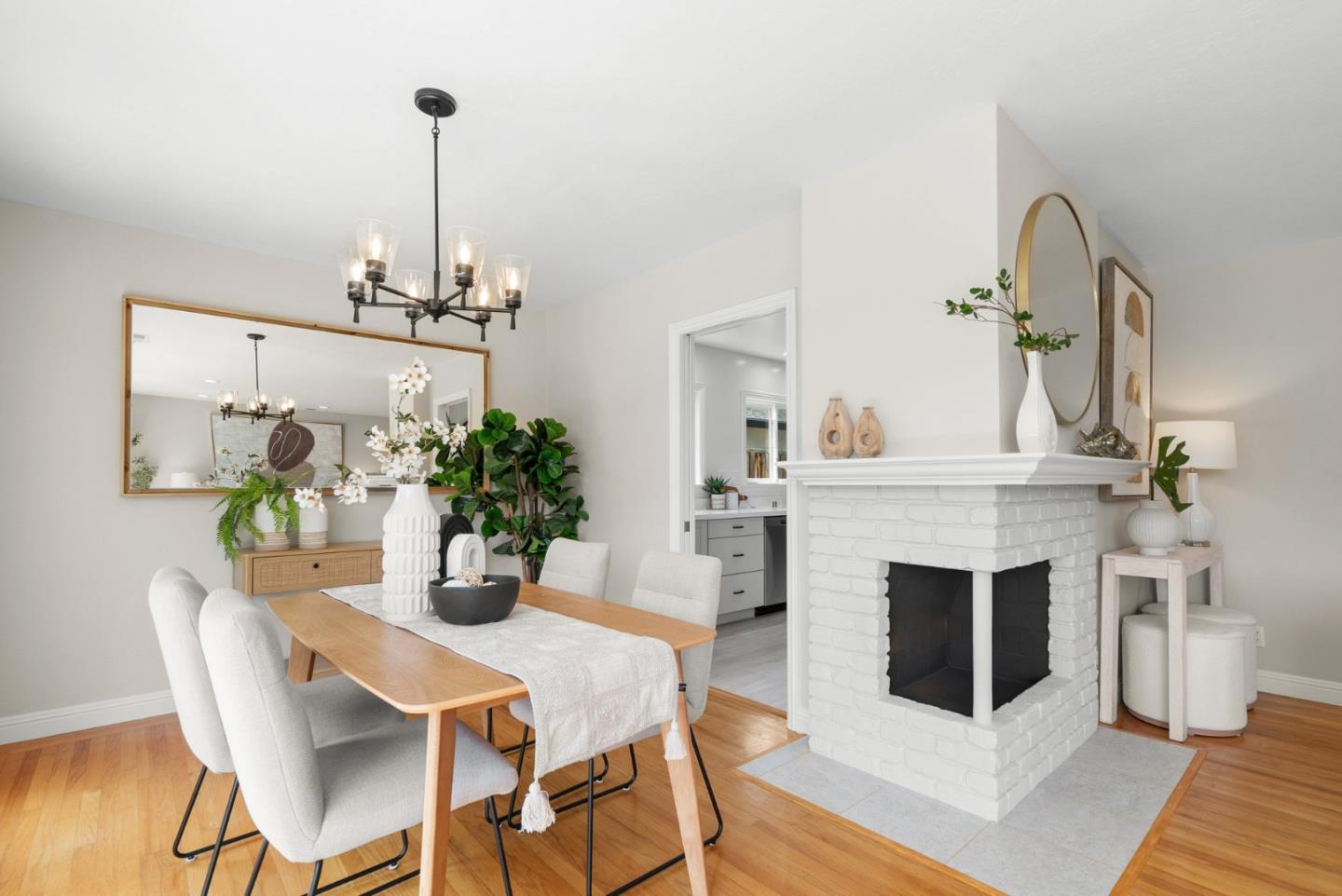 Detail Gallery Image 10 of 38 For 776 Pineview Dr, San Jose,  CA 95117 - 3 Beds | 2 Baths