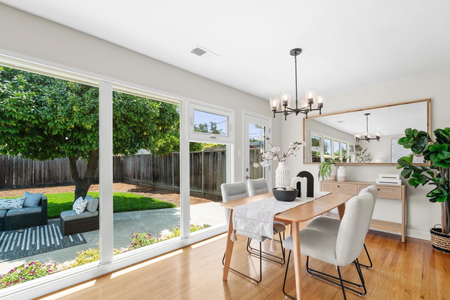 Detail Gallery Image 11 of 38 For 776 Pineview Dr, San Jose,  CA 95117 - 3 Beds | 2 Baths