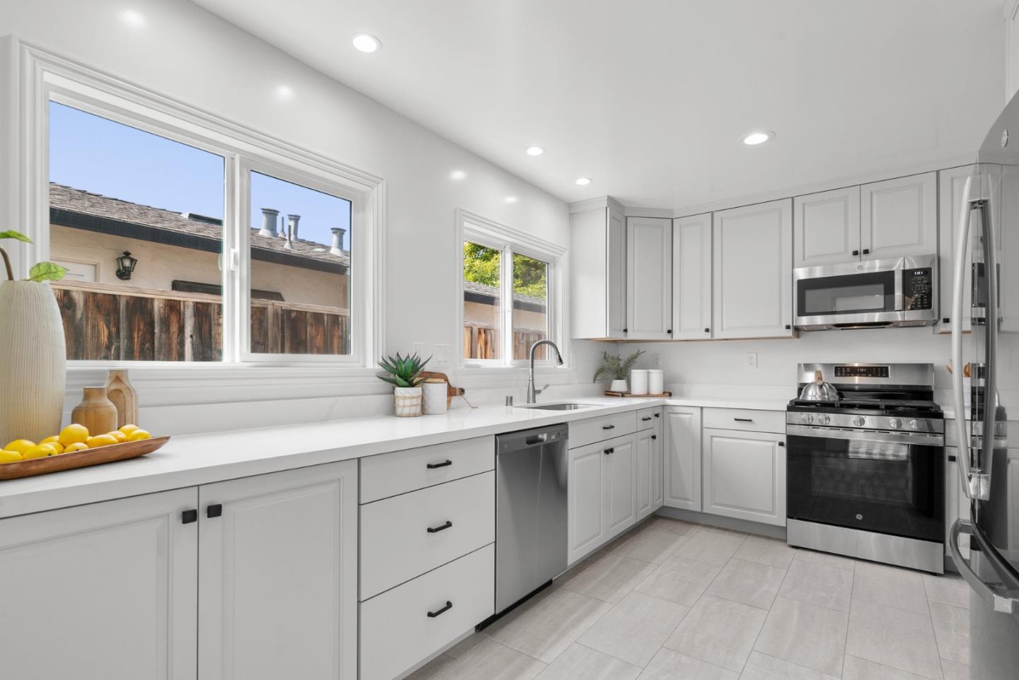 Detail Gallery Image 13 of 38 For 776 Pineview Dr, San Jose,  CA 95117 - 3 Beds | 2 Baths