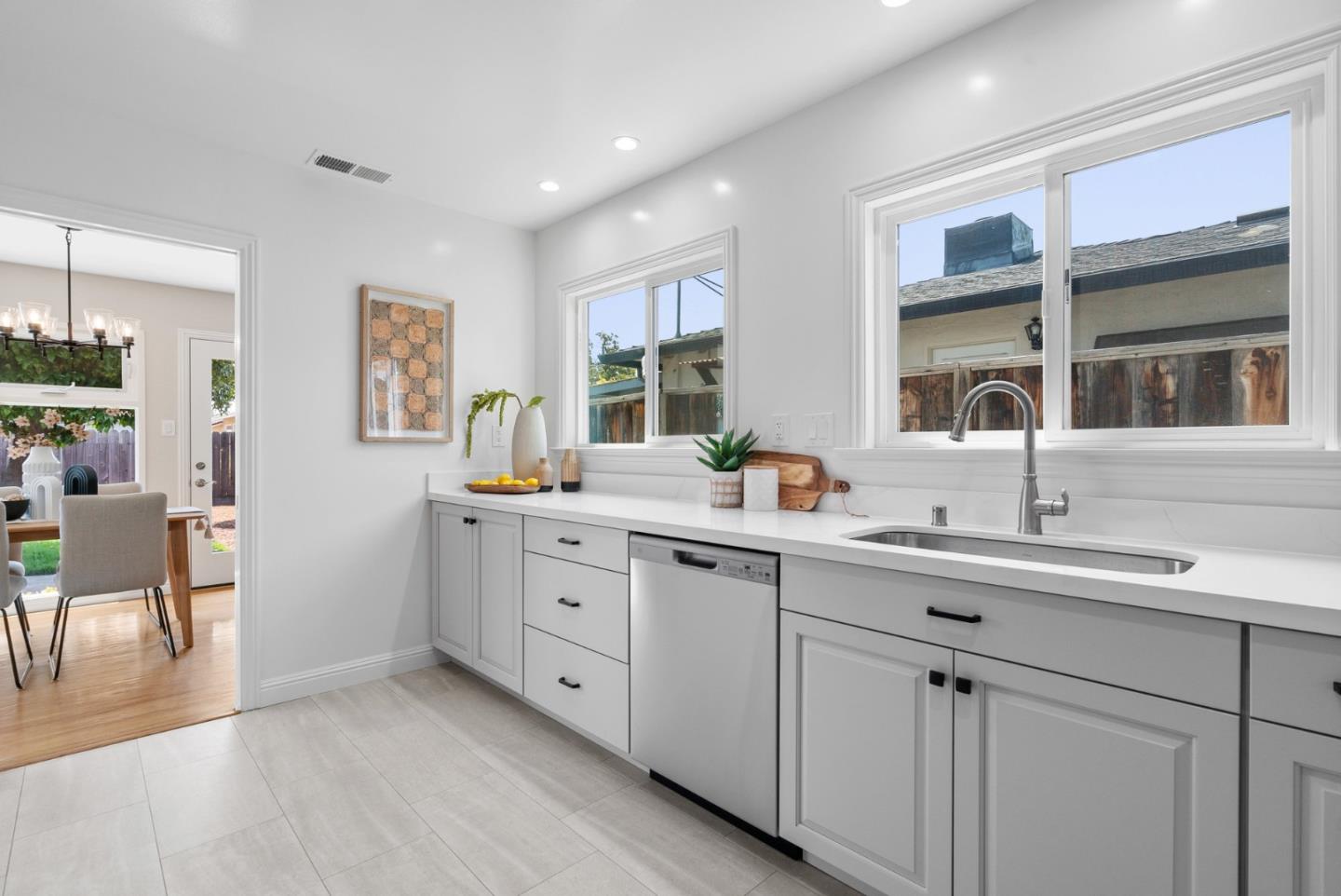 Detail Gallery Image 15 of 38 For 776 Pineview Dr, San Jose,  CA 95117 - 3 Beds | 2 Baths