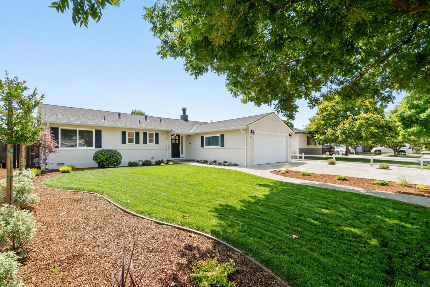 Detail Gallery Image 2 of 38 For 776 Pineview Dr, San Jose,  CA 95117 - 3 Beds | 2 Baths