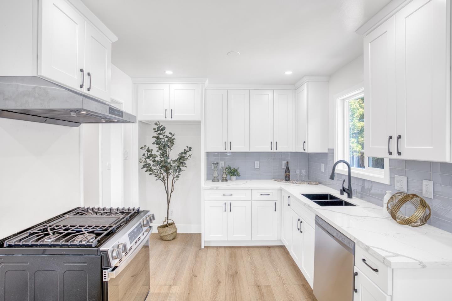 Detail Gallery Image 10 of 30 For 1546 Whitton Ave, San Jose,  CA 95116 - 3 Beds | 2 Baths