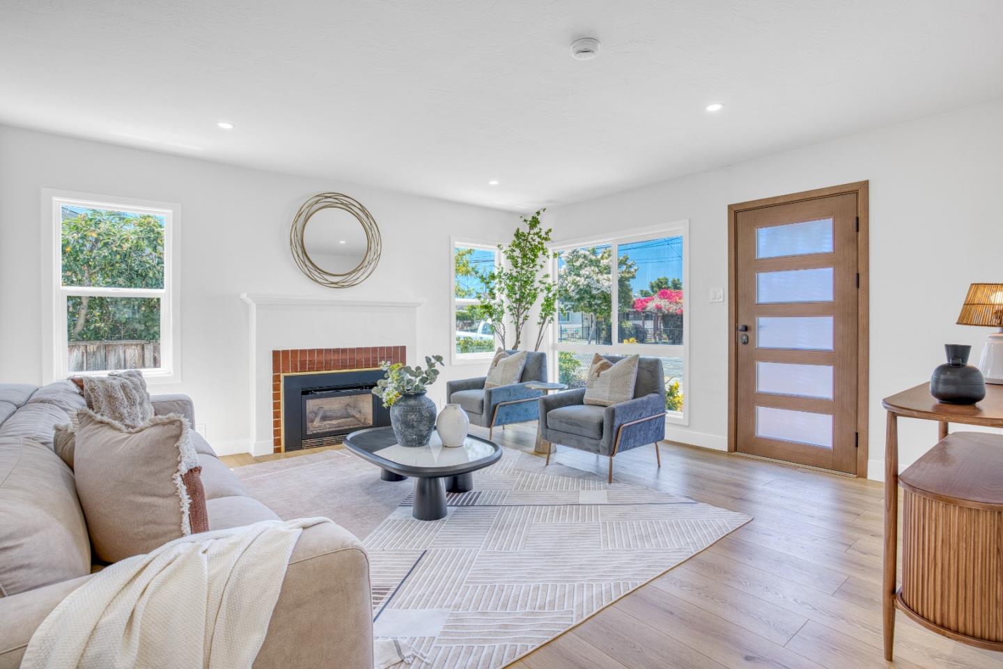 Detail Gallery Image 4 of 30 For 1546 Whitton Ave, San Jose,  CA 95116 - 3 Beds | 2 Baths