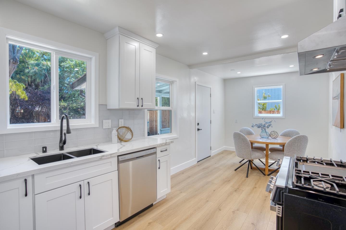 Detail Gallery Image 8 of 30 For 1546 Whitton Ave, San Jose,  CA 95116 - 3 Beds | 2 Baths