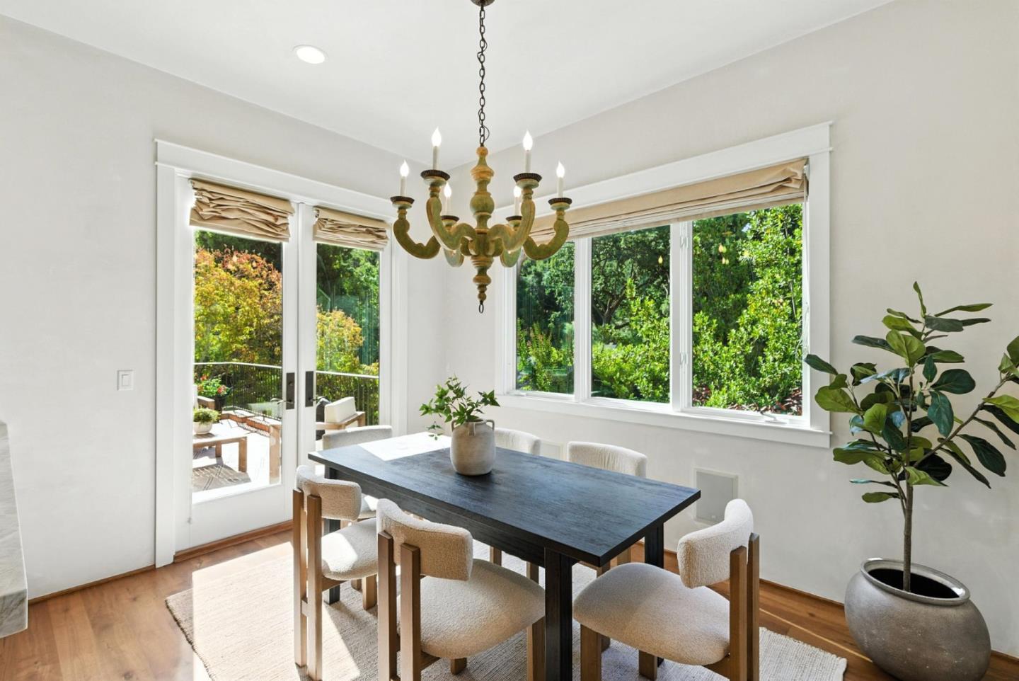 Detail Gallery Image 21 of 76 For 45 Sneckner Ct, Menlo Park,  CA 94025 - 5 Beds | 3/2 Baths