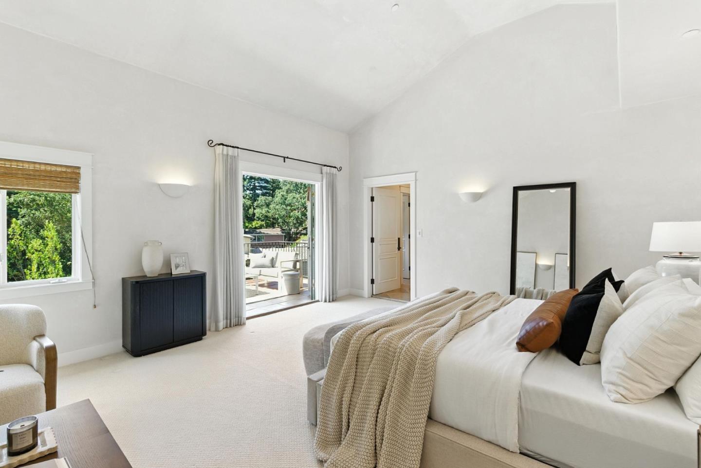 Detail Gallery Image 29 of 76 For 45 Sneckner Ct, Menlo Park,  CA 94025 - 5 Beds | 3/2 Baths