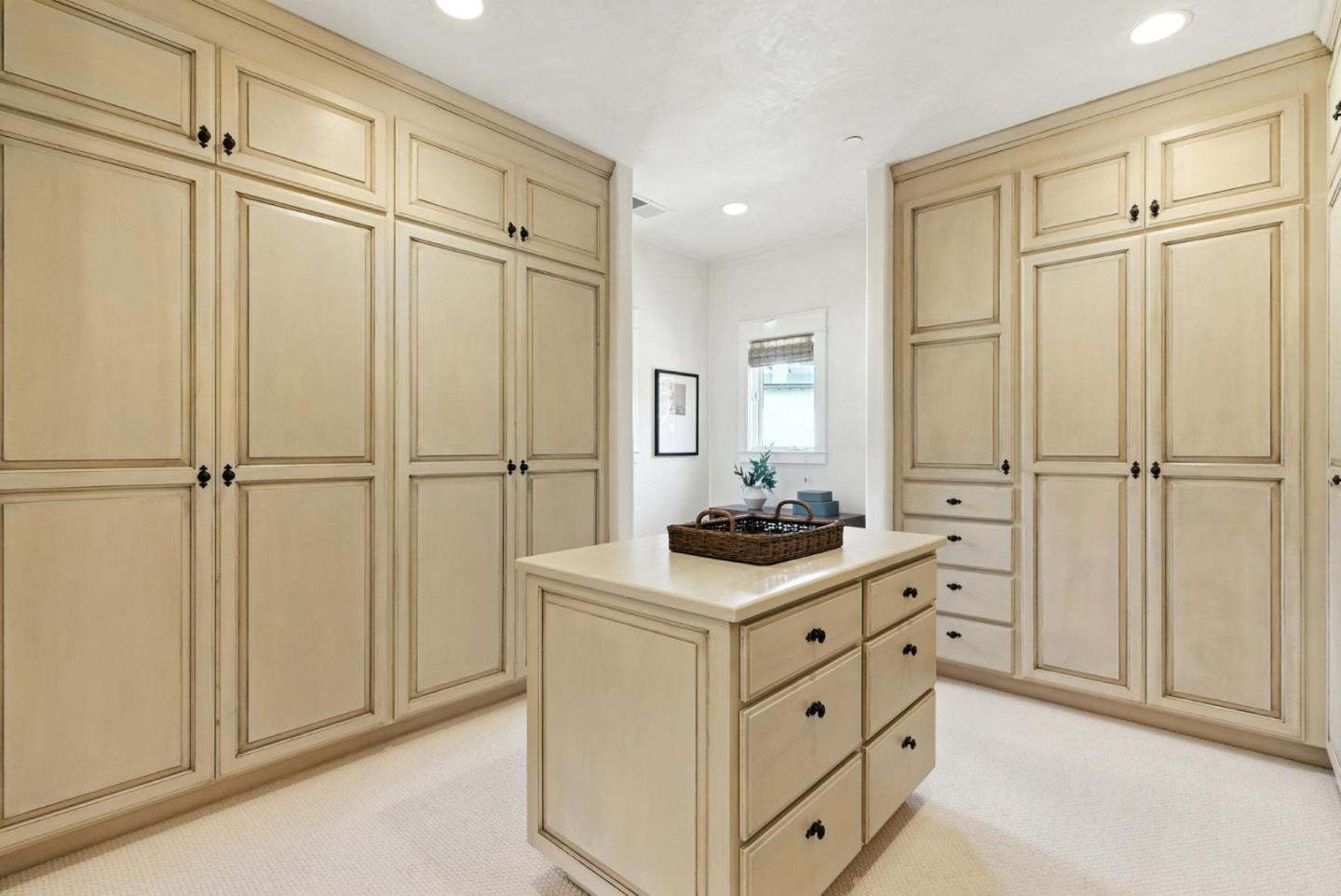 Detail Gallery Image 35 of 76 For 45 Sneckner Ct, Menlo Park,  CA 94025 - 5 Beds | 3/2 Baths