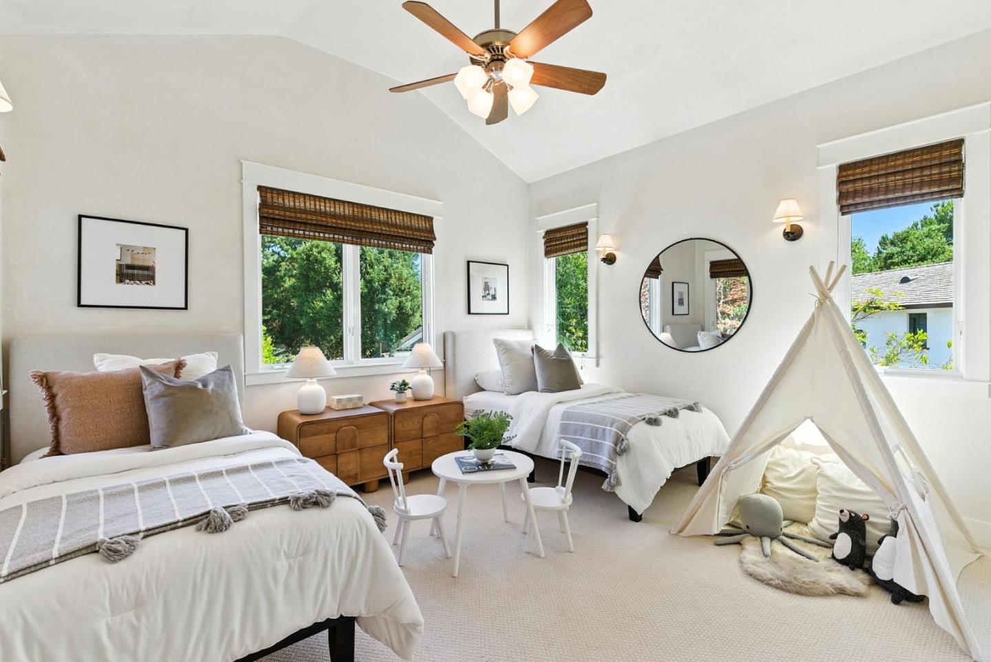 Detail Gallery Image 37 of 76 For 45 Sneckner Ct, Menlo Park,  CA 94025 - 5 Beds | 3/2 Baths