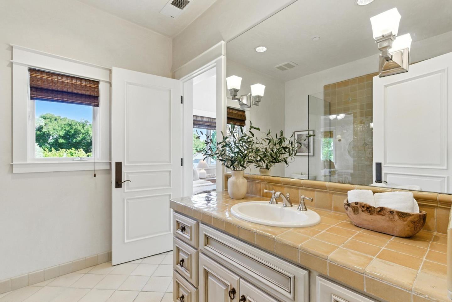 Detail Gallery Image 39 of 76 For 45 Sneckner Ct, Menlo Park,  CA 94025 - 5 Beds | 3/2 Baths