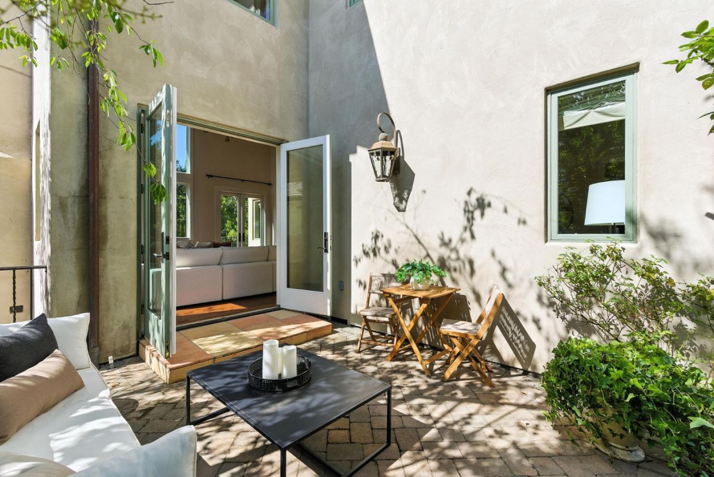 Detail Gallery Image 46 of 76 For 45 Sneckner Ct, Menlo Park,  CA 94025 - 5 Beds | 3/2 Baths