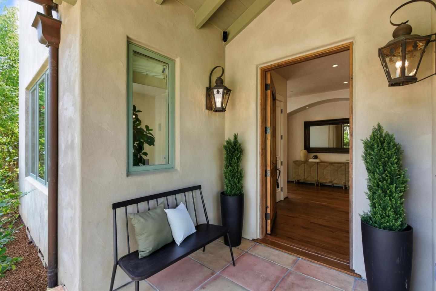 Detail Gallery Image 5 of 76 For 45 Sneckner Ct, Menlo Park,  CA 94025 - 5 Beds | 3/2 Baths