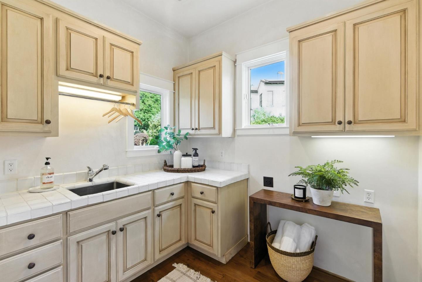 Detail Gallery Image 55 of 76 For 45 Sneckner Ct, Menlo Park,  CA 94025 - 5 Beds | 3/2 Baths