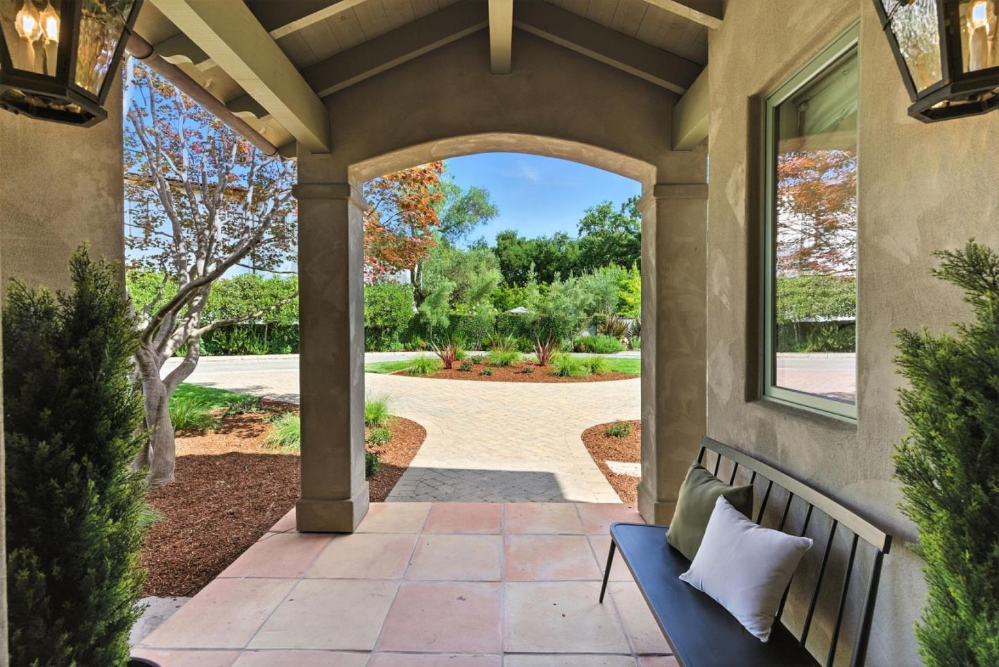 Detail Gallery Image 6 of 76 For 45 Sneckner Ct, Menlo Park,  CA 94025 - 5 Beds | 3/2 Baths