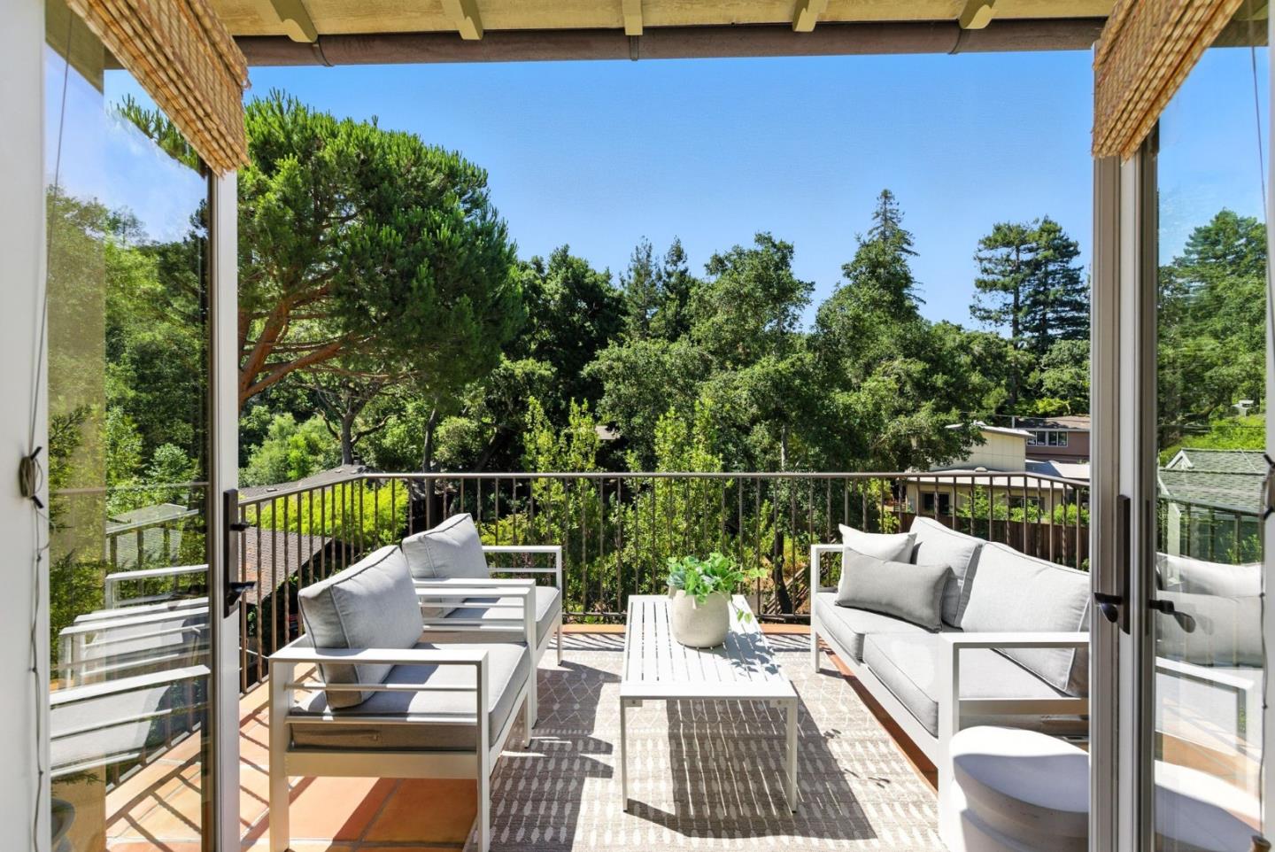Detail Gallery Image 63 of 76 For 45 Sneckner Ct, Menlo Park,  CA 94025 - 5 Beds | 3/2 Baths