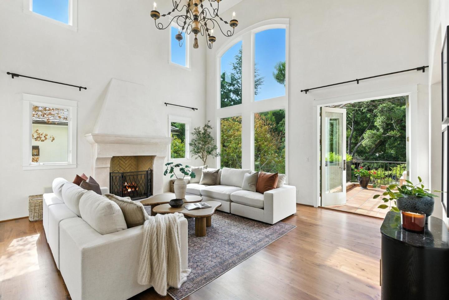 Detail Gallery Image 9 of 76 For 45 Sneckner Ct, Menlo Park,  CA 94025 - 5 Beds | 3/2 Baths