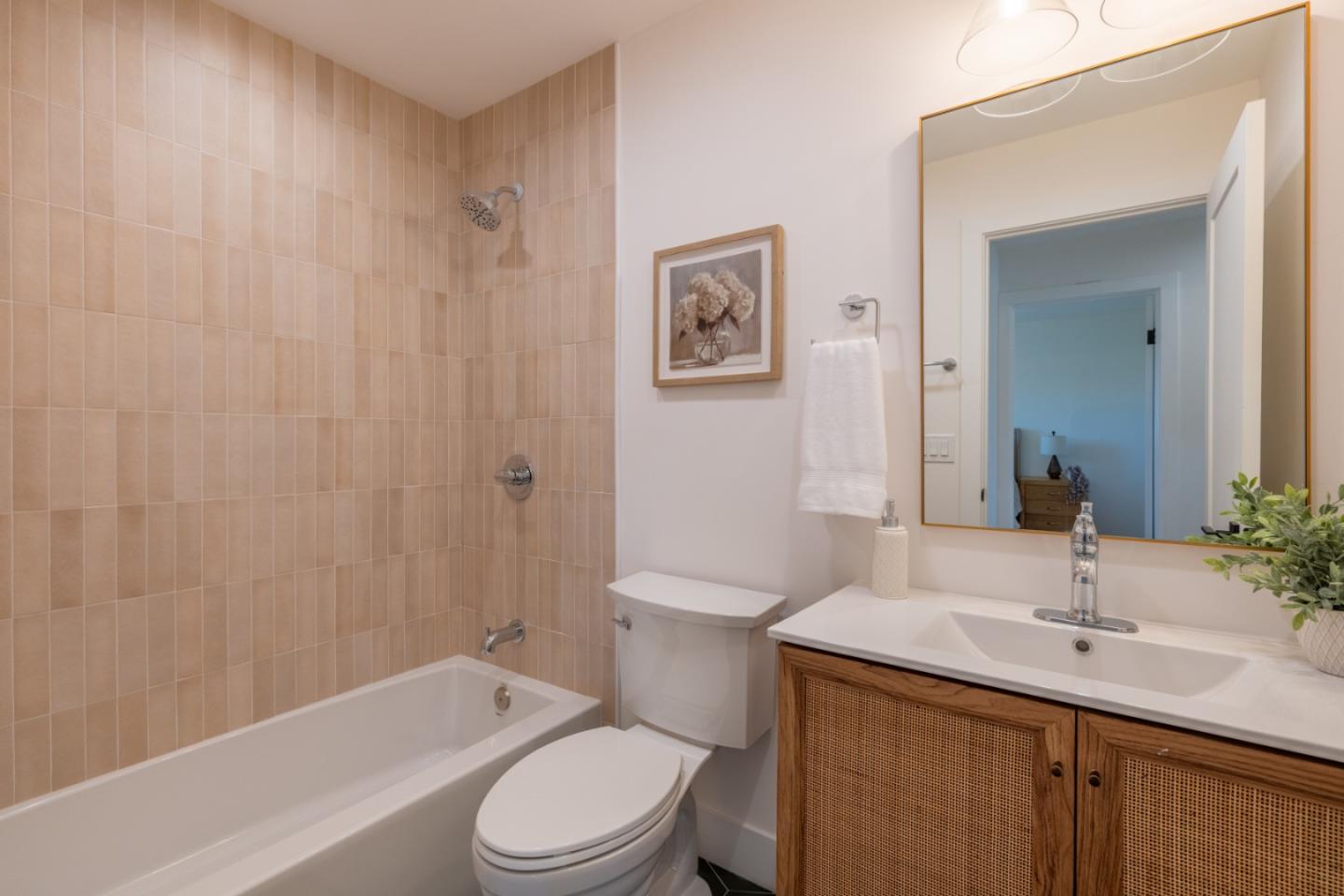 Detail Gallery Image 12 of 27 For 459 English Ave, Monterey,  CA 93940 - 3 Beds | 2/1 Baths